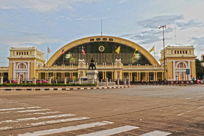 Exterior of Bangkok Railway Station, or Hua Lamphong. Photo: Supanut Arunoprayote / Wikimedia Commons Exterior of Bangkok Railway Station, or Hua Lamphong. Photo: Supanut Arunoprayote / Wikimedia Commons