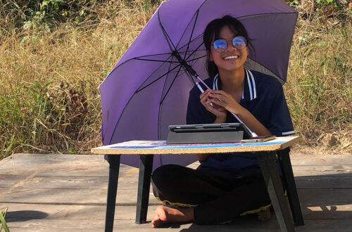 Rural Pupil Who Braves Scorching Sun for Internet Signal Goes Viral