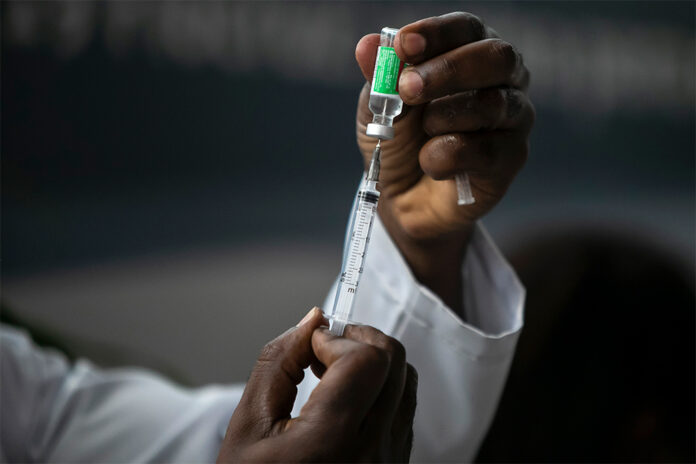 A healthcare worker prepares a dose of the Oxford-AstraZeneca vaccine for COVID-19, at the Oswaldo Cruz Foundation headquarters in Rio de Janeiro, Brazil on Jan. 23, 2021.Photo: Bruna Prado / AP