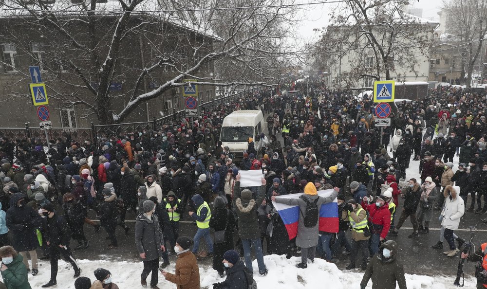 Россия 21 8 3. Мирный митинг. Мирный митинг в России. Мирный протест. Митинг нет войне.