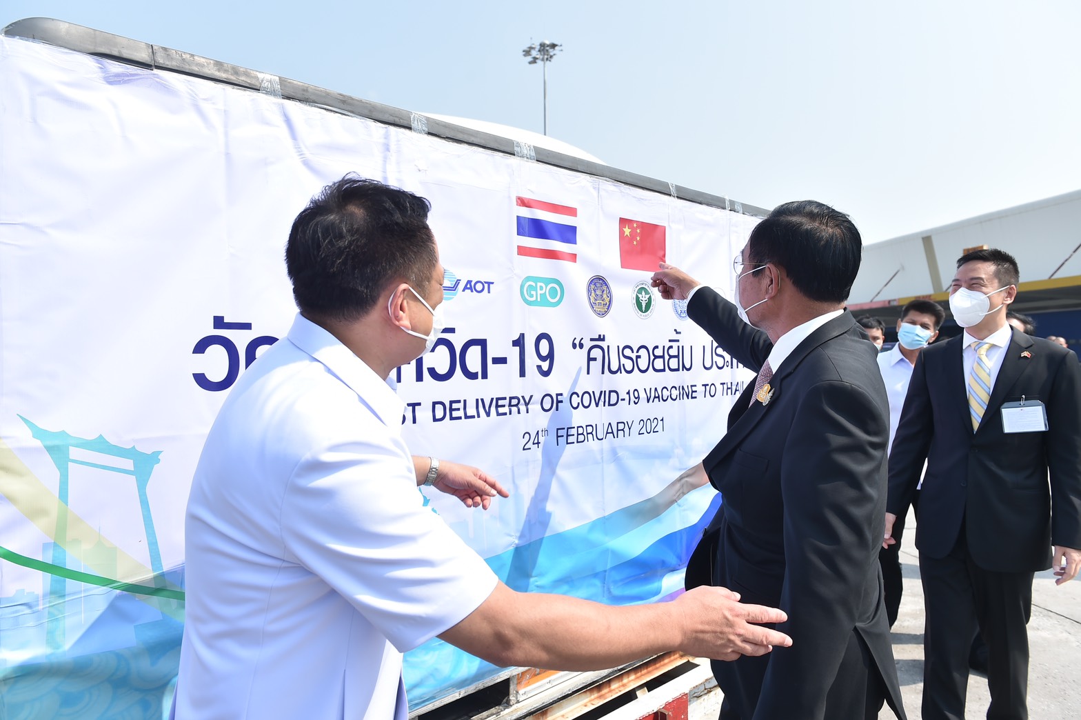 Health minister Anutin Charnvirakul, PM Prayut Chan-o-cha, and acting Chinese ambassador Yang Xin during the welcoming ceremony for Sinovac vaccines at Suvarnabhumi Airport on Feb. 24, 2021.