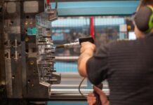 Two Most Effective Ways to Clean your Injection Molding Machine