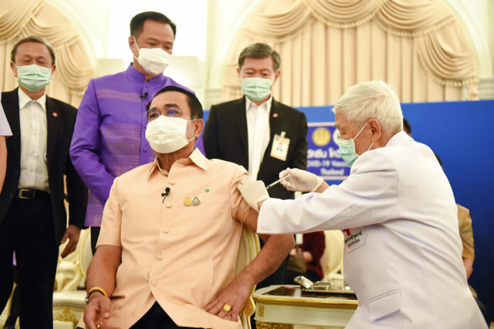 In this photo released by Government Spokesman Office, Thailand's Prime Minister Prayuth Chan-ocha, front left, receives a shot of the AstraZeneca's COVID-19 vaccine at government house in Bangkok, Thailand, Tuesday, March 16, 2021. Photo: Government Spokesman Office via AP