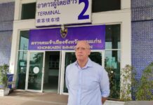 Immigration Postpones Visa Decision of Outspoken American Academic David Streckfuss at Khon Kaen Immigration Office on Apr. 19, 2021. Photo: Hathairat Phaholtap / Facebook.