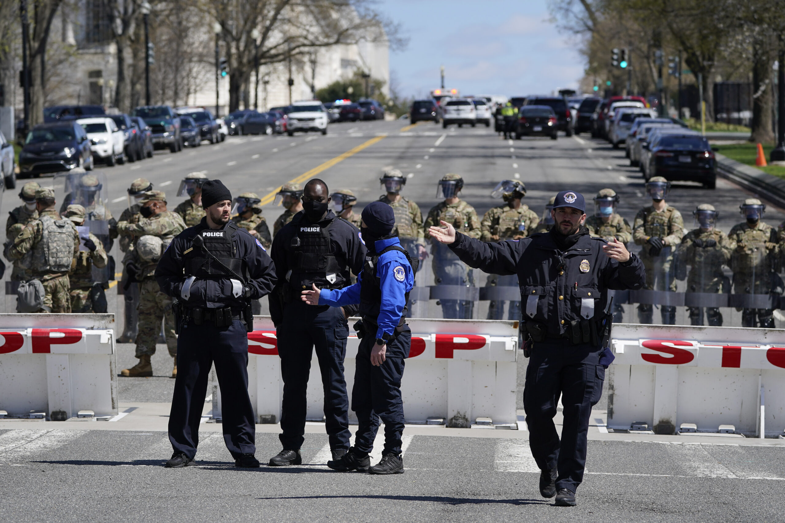 Members of the U.S. Capitol Police stand guard near the scene of a car that crashed into a barrier on Capitol Hill in Washington, Friday, April 2, 2021. Photo: Patrick Semansky / AP