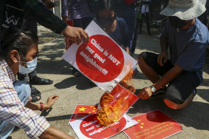 Anti-coup protesters burn a representation of the Chinese national flag during a demonstration in Yangon, Myanmar on Wednesday, April 7, 2021. Photo: AP