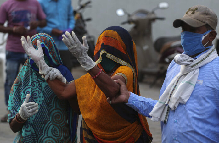 APTOPIX Virus Outbreak India