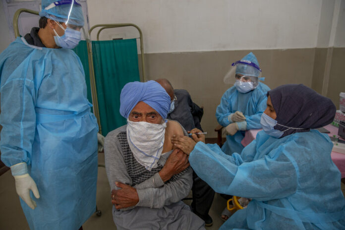 APTOPIX Virus Outbreak India Kashmir