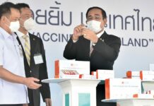 Chinese Officials Say Chinese Vaccines’ Effectiveness Low PM Prayut Chan-o-cha holds a vial during the welcoming ceremony for Sinovac vaccines at Suvarnabhumi Airport on Feb. 24, 2021.