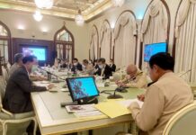 Prayut Fined 6,000 Baht For Not Wearing Mask in Meeting Gen. Prayut Chan-o-cha, right, in a meeting at Government House on April 26, 2021.