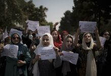 Taliban Officials in Kabul Order Female Workers to Stay Home