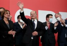 Social Democrats Narrowly Beat Merkel’s Bloc in German Vote