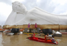 Officials in Thailand See Signs of Flood Threat Easing