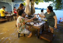 At Flooded Restaurant Near Bangkok, the Special Is a Splash