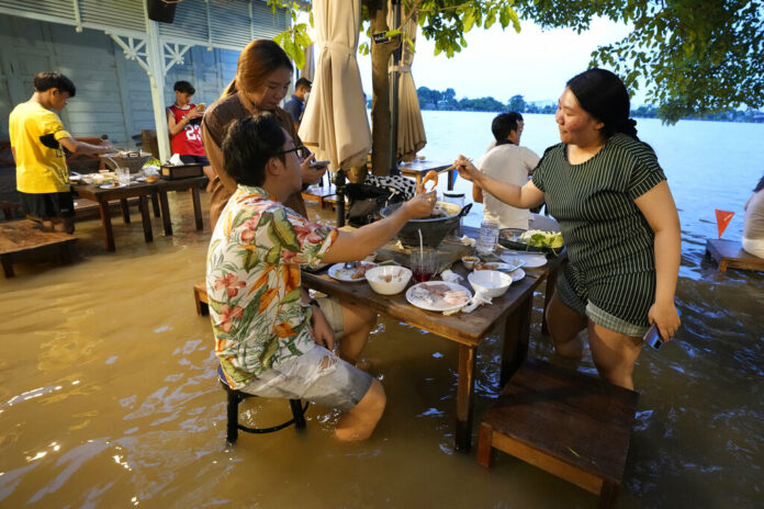 Thailand Watery Dining