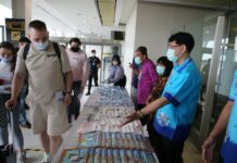 Gov’t Threatens to Fine Foreigners Who Don’t Wear Facemask