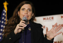 US Lawmakers Meet With Taiwan President in Surprise Visit