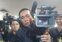 Cabinet Approves Draft Law on Media Ethics A file photo of PM Prayut Chan-o-cha operating a TV camera.
