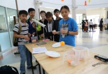 Opinion: Thammasat High School: A New Target of Political Paranoia A file photo of students participating in a science experiment at Thammasat Secondary School.