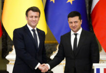 Macron: Putin Told Him Russia Won’t Escalate Ukraine Crisis French President Emmanuel Macron, left, winks as he shakes hands with Ukrainian President Volodymyr Zelenskyy after a joint news conference following their talks in Kyiv, Ukraine, Tuesday, Feb. 8, 2022. Photo: Efrem Lukatsky / AP