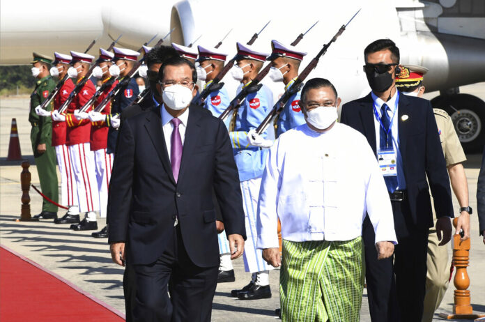 FILE - In this photo provided by An Khoun Sam Aun/National Television of Cambodia, Cambodian Prime Minister Hun Sen, left, reviews an honor guard with Myanmar Foreign Minister Wunna Maung Lwin, front right, on his arrival at Naypyitaw International Airport in Naypyitaw, Myanmar, on Jan 7, 2022. Photo: An Khoun Sam Aun / National Television of Cambodia via AP File