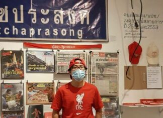 100 Objects of Political Campaigns On Exhibit Till Sunday Anon Chawalawan at his exhibition of objects related to Thai political conflicts at Kinjai Contemporary.