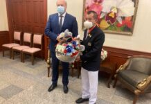 Opinion: A Week of Army-run TV5 Diplomatic Blunder on Russia and Ukraine News Russian Ambassador to Thailand Yevgeny Tomikhin receives a gift hamper from TV5 president Gen. Rangsee Kitiyanasap at the Russian Embassy in Bangkok on Mar. 21, 2022. Photo: Russian Embassy in Bangkok / Facebook.