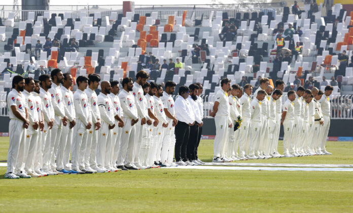 Pakistan and Australia cricket team players pay tribute to Shane Warne at the start of 2nd day play of the first cricket test match between them at the Pindi Stadium, in Rawalpindi, Pakistan, Saturday, March 5, 2022. Photo: Anjum Naveed / AP Pakistan and Australia cricket team players pay tribute to Shane Warne at the start of 2nd day play of the first cricket test match between them at the Pindi Stadium, in Rawalpindi, Pakistan, Saturday, March 5, 2022. Photo: Anjum Naveed / AP