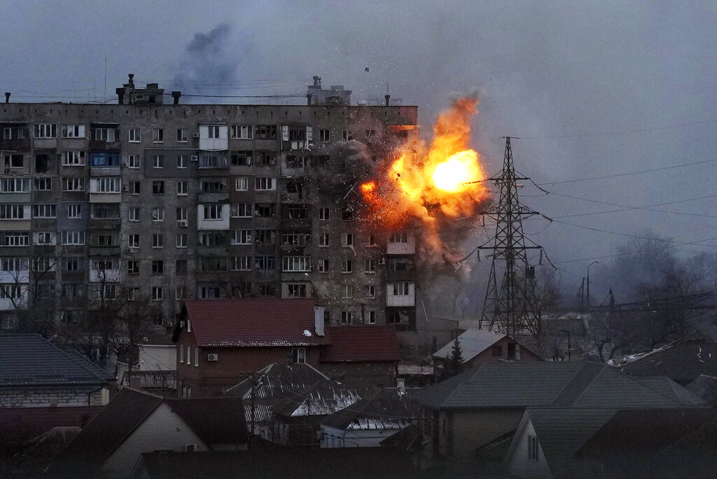 An explosion is seen in an apartment building after Russian's army tank fires in Mariupol, Ukraine, Friday, March 11, 2022. Photo: Evgeniy Maloletka / AP