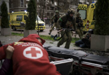 Ukrainian Defenders in Mariupol Defy Surrender-or-Die Demand Ukrainian servicemen run for cover as explosions are heard during a Russian attack in downtown Kharkiv, Ukraine, Sunday, April 17, 2022. Photo: Felipe Dana / AP