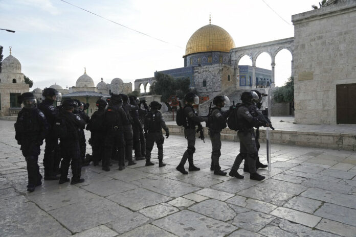 Israeli police deploy in the Al Aqsa Mosque compound in Jerusalem's Old City, Friday, April 22, 2022. Photo: Mahmoud Illean / AP Israeli police deploy in the Al Aqsa Mosque compound in Jerusalem's Old City, Friday, April 22, 2022. Photo: Mahmoud Illean / AP