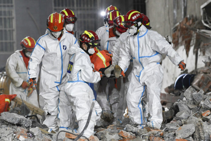 In this photo released by Xinhua News Agency, rescue workers evacuate the 10th survivor pulled alive after being trapped 132 hours from the debris of a self-built residential structure that collapsed in Changsha in central China's Hunan Province on Thursday May 5, 2022. Photo: Shen Hong / Xinhua via AP
