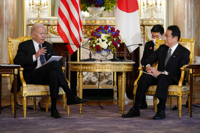 U.S. President Joe Biden, left, talks to Japanese Prime Minister Fumio Kishida during a bilateral meeting at Akasaka Palace, Monday, May 23, 2022, in Tokyo. Photo: Evan Vucci / AP