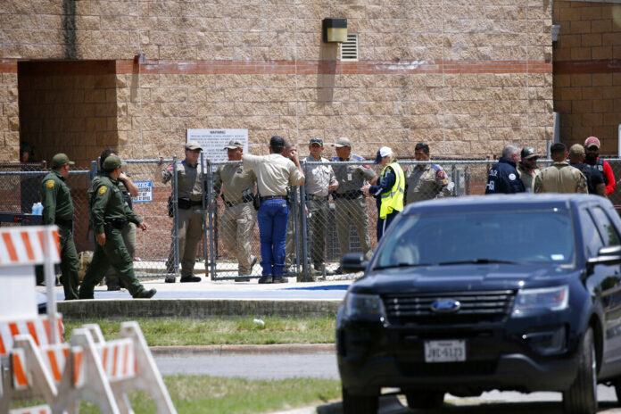 Law enforcement, and other first responders, gather outside Robb Elementary School following a shooting, Tuesday, May 24, 2022, in Uvalde, Texas. Photo: Dario Lopez-Mills / AP