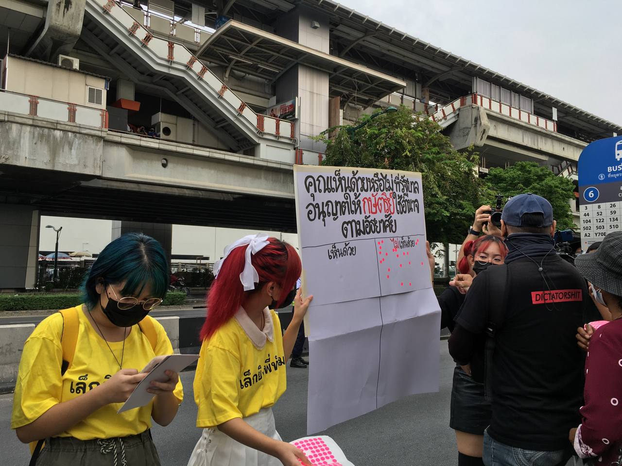 Activists from Thalu Wang movement stage a street poll asking if people agree with the government allowing the King to exercise power as he pleased on April 19, 2022. Photo: iLaw