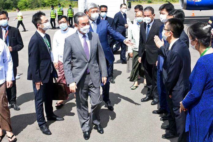 In this photo provided by the Myanmar Ministry of Information, Chinese Foreign Minister Wang Yi, center, is welcomed by Myanmar Foreign Ministry representatives and Chinese embassy officials upon his arrival at Nyaung Oo Airport in Bagan, Myanmar Saturday July 2, 2022. Photo: Myanmar Ministry of Information via AP