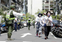 Biden, Xi To Hold Talks Amid New Tensions Over Taiwan People are guided by Taiwan's soldiers to a basement shelter during the Wanan air raid drill in Taipei, Taiwan, Monday, July 25, 2022. Photo: Chiang Ying-ying / AP
