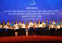 C.P. Vietnam receives certificates of merit from Vietnam Youth Federation