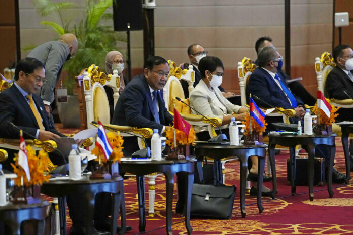 Cambodian Foreign Minister Prak Sokhonn, second right, delivers an opening speech during ASEAN Foreign Ministers Interface Meeting with ASEAN Intergovernmental Commission on Human Rights (AICHR) representatives in Phnom Penh, Cambodia, Tuesday, Aug. 2, 2022. Photo: Heng Sinith / AP