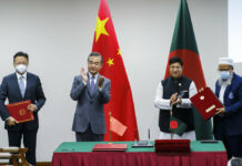 Bangladesh Seeks China Help To Repatriate Rohingya Refugees Chinese Foreign Minister Wang Yi, center left, and his Bangladeshi counterpart A.K. Abdul Momen applaud as both countries sign agreements in Dhaka, Bangladesh, Sunday, Aug.7, 2022. Photo: Mahmud Hossain Opu / AP
