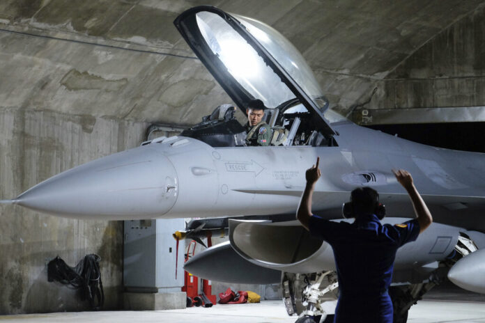 FILE - A Taiwanese Air Force F16V fighter jet takes part in night drill from the Hualien Airbase in Taiwan's southeastern Hualien county on Wednesday, Aug. 17, 2022. Photo: Johnson Lai / AP File