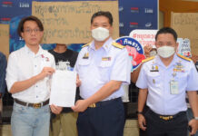 Pressure Group Asks Telecom Regulator to Stop True-DTAC Merger Deal Representatives of Citizens for Freedom in Communication group submit a petition against the True-DTAC merger deal to the National Broadcasting and Telecommunications Commission on Aug. 28, 2022.