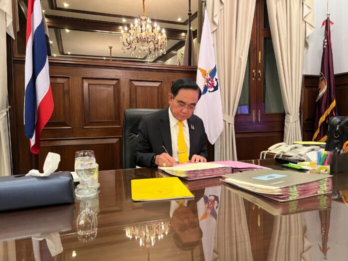 Gen. Prayut Chan-o-cha works as the defense minister at his office at the Ministry of Defense on Aug. 26, 2022. Photo: Ministry of Defense