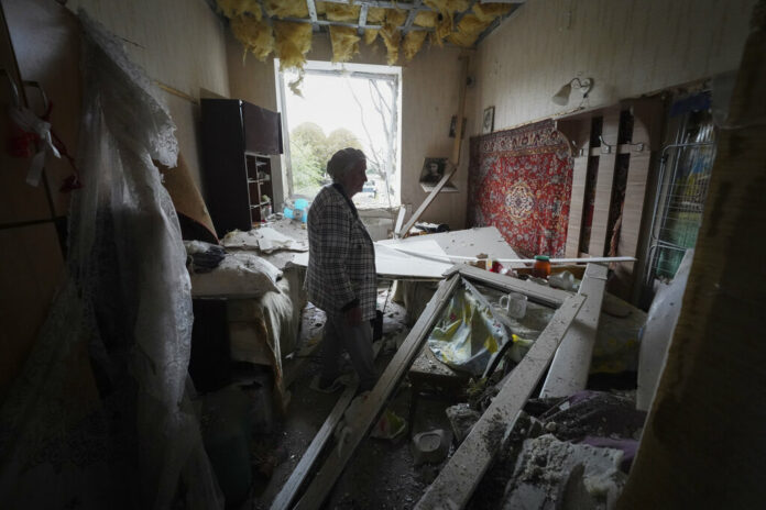 Irina Kuzkova, 83, stands in her flat at damaged building after latest Russian rocket attack in downtown Kharkiv, Ukraine, Monday, Sept. 12, 2022. Photo: Andrii Marienko / AP