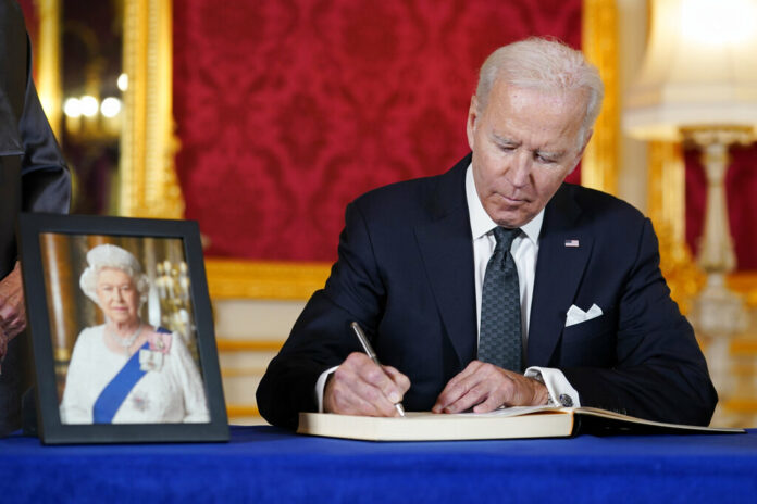 President Joe Biden signs a book of condolence at Lancaster House in London, following the death of Queen Elizabeth II, Sunday, Sept. 18, 2022. Photo: Susan Walsh / AP President Joe Biden signs a book of condolence at Lancaster House in London, following the death of Queen Elizabeth II, Sunday, Sept. 18, 2022. Photo: Susan Walsh / AP