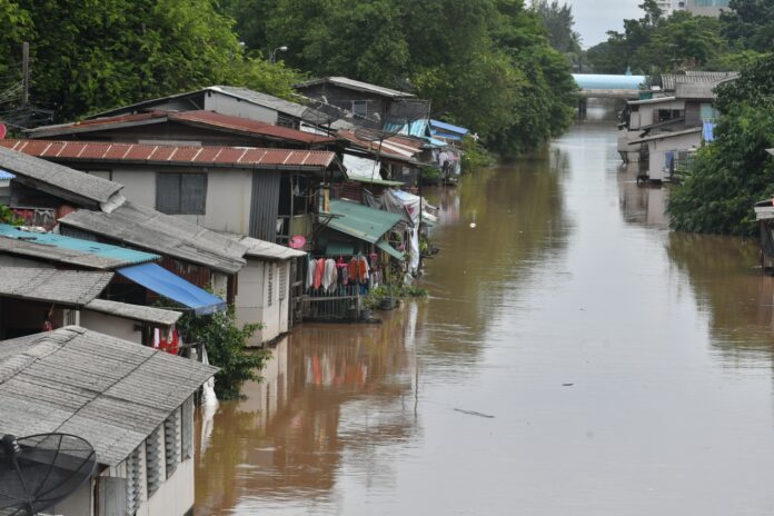 A slum along Khlong Prem Prachakon in Bangkok on Sept. 10, 2022. A slum along Khlong Prem Prachakon in Bangkok on Sept. 10, 2022.