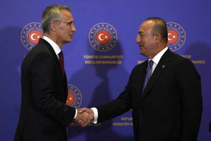 NATO Secretary General Jens Stoltenberg left, shakes hands with Turkish Foreign Minister Mevlut Cavusoglu following a press conferences in Istanbul, Thursday, Nov. 3, 2022. Photo: Khalil Hamra / AP