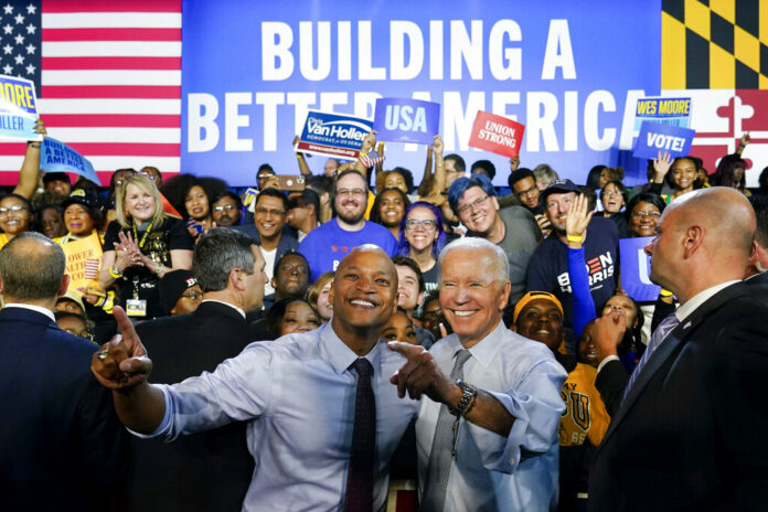 President Joe Biden poses for photos with Maryland Democratic gubernatorial candidate Wes Moore during a campaign rally at Bowie State University in Bowie, Md., Monday, Nov. 7, 2022. Photo: Susan Walsh / AP