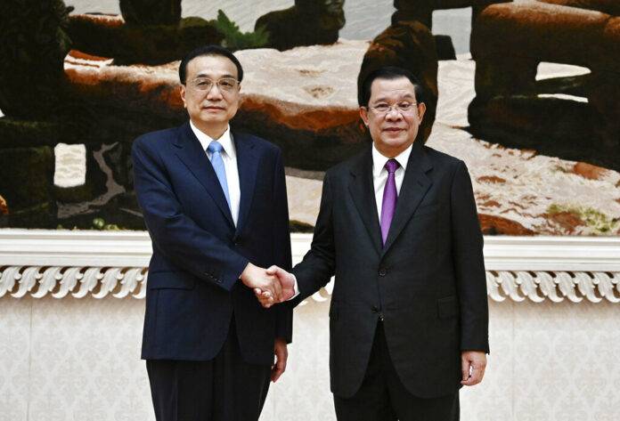 In this photo provided by Cambodia's Government Cabinet, Cambodian Prime Minister Hun Sen, right, and Chinese Premier Li Keqiang, left, shake hands during a welcome meeting at Peace Palace in Phnom Penh, Cambodia, Wednesday, Nov. 9, 2022. Photo: Kok Ky / Cambodia's Government Cabinet via AP In this photo provided by Cambodia's Government Cabinet, Cambodian Prime Minister Hun Sen, right, and Chinese Premier Li Keqiang, left, shake hands during a welcome meeting at Peace Palace in Phnom Penh, Cambodia, Wednesday, Nov. 9, 2022. Photo: Kok Ky / Cambodia's Government Cabinet via AP