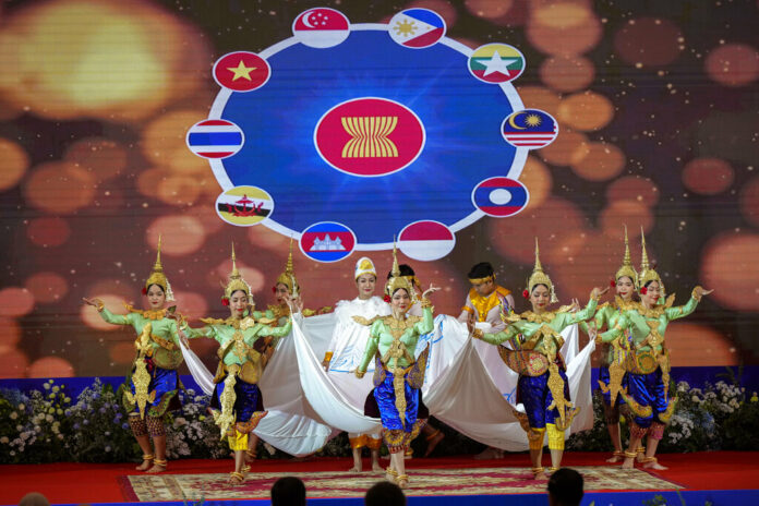 Cambodian dancers perform during the opening ceremony of the 40th and 41st ASEAN Summits (Association of Southeast Asian Nations) in Phnom Penh, Cambodia, Friday, Nov. 11, 2022. Photo: Vincent Thian / AP